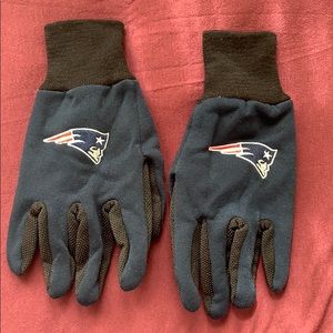 New England Patriots gloves